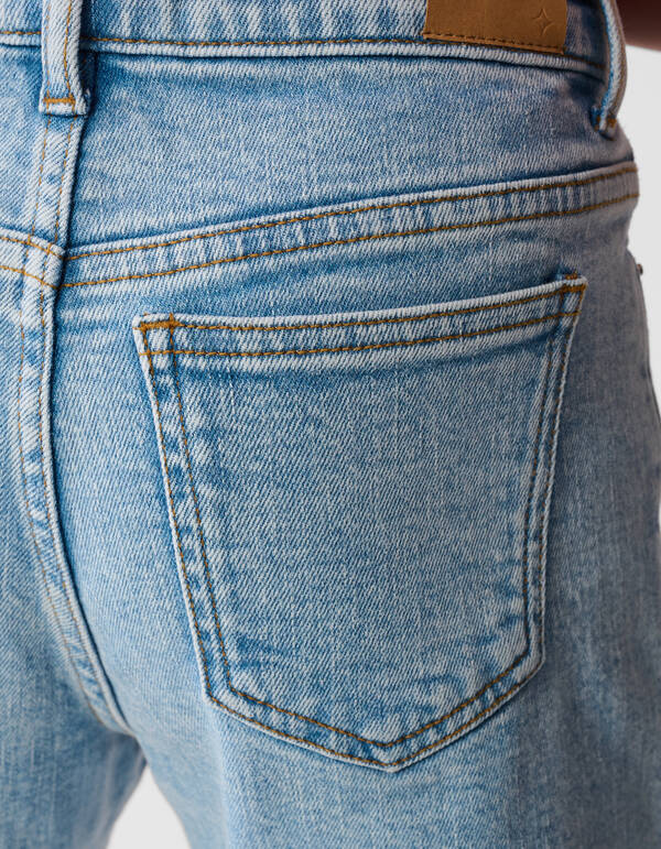 Zweifarbige, ausgestellte Jeans, gebleicht SHOEBY GIRLS