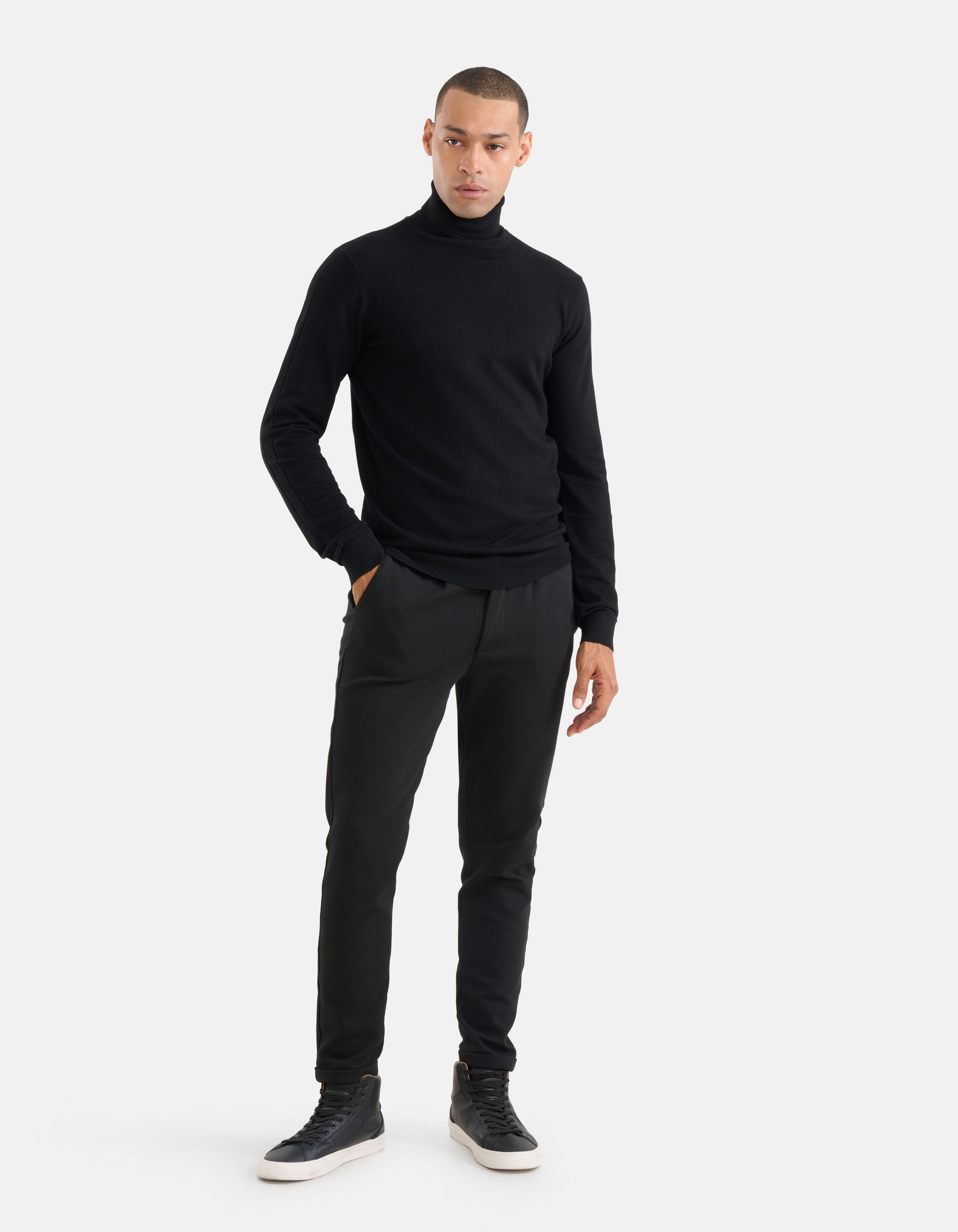 Slim Fit Hose Schwarz SHOEBY MEN
