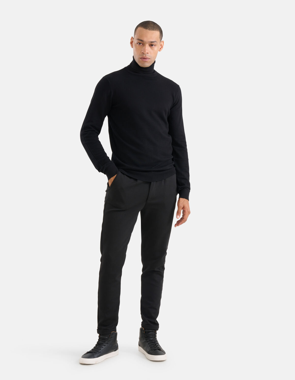 Slim Fit Hose Schwarz SHOEBY MEN