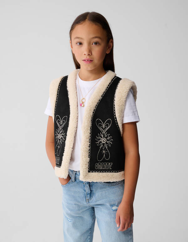 Weste mit Teddy-Stickerei in Schwarz SHOEBY GIRLS