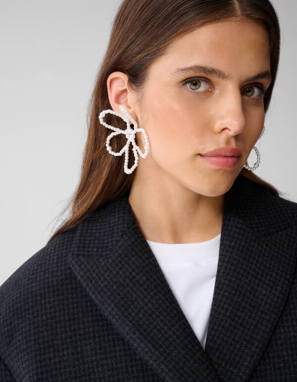 Große Blumen Ohrringe Gebrochen Weiß SHOEBY ACCESSOIRES