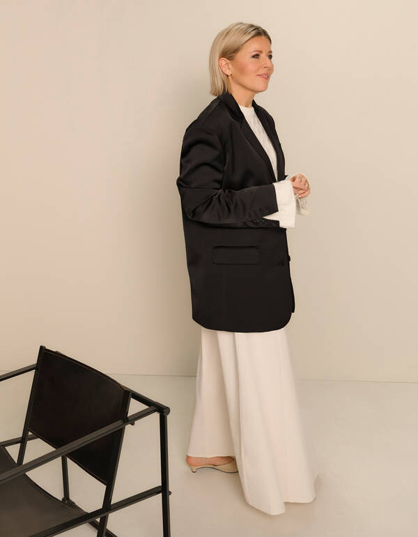 Satin Oversized Blazer Schwarz von Lonneke SHOEBY WOMEN