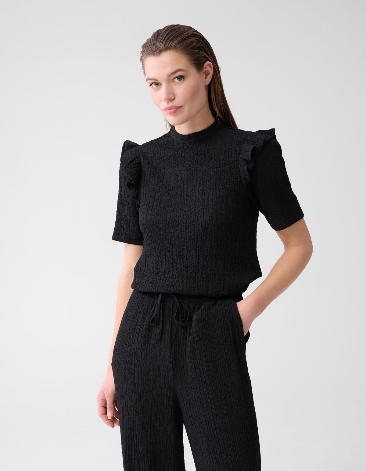 Crinkle Ruffle Top Schwarz SHOEBY WOMEN
