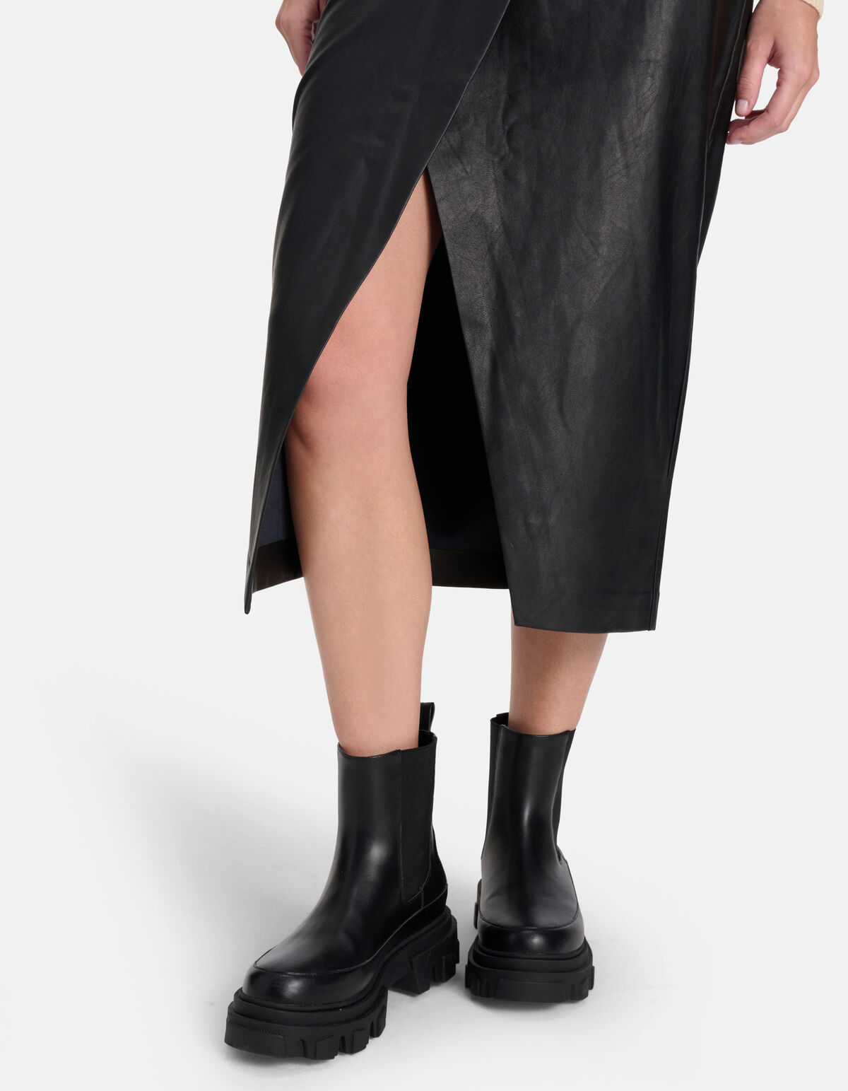 Midirock aus veganem Leder Schwarz By Mieke SHOEBY WOMEN