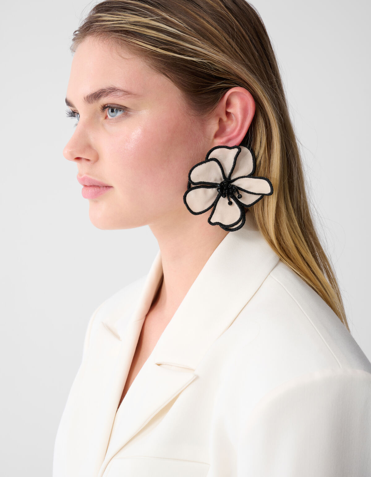 Blumenohrringe Schwarz/Weiß SHOEBY ACCESSOIRES