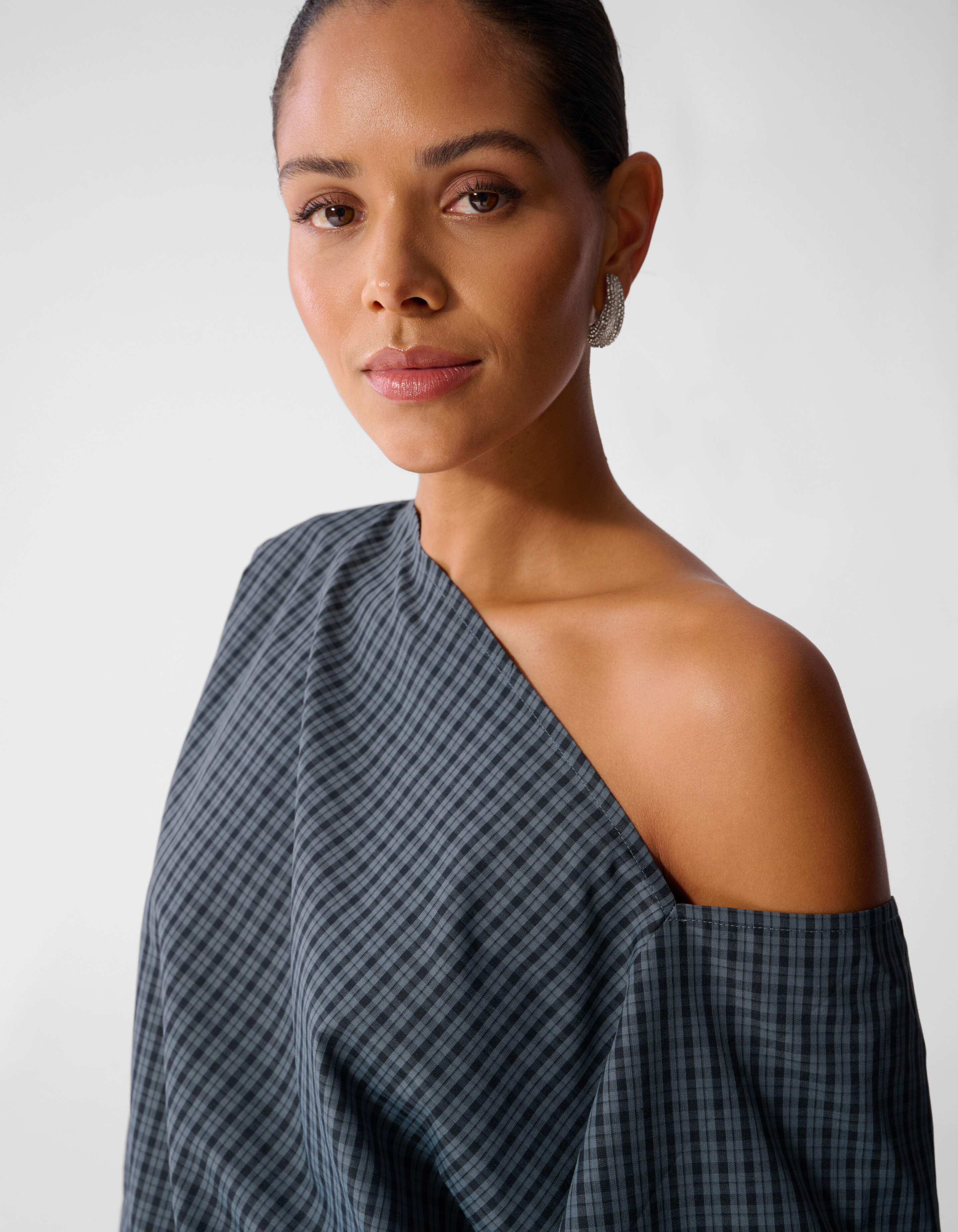 Karierte Off Shoulder Bluse Dunkelgrau SHOEBY WOMEN