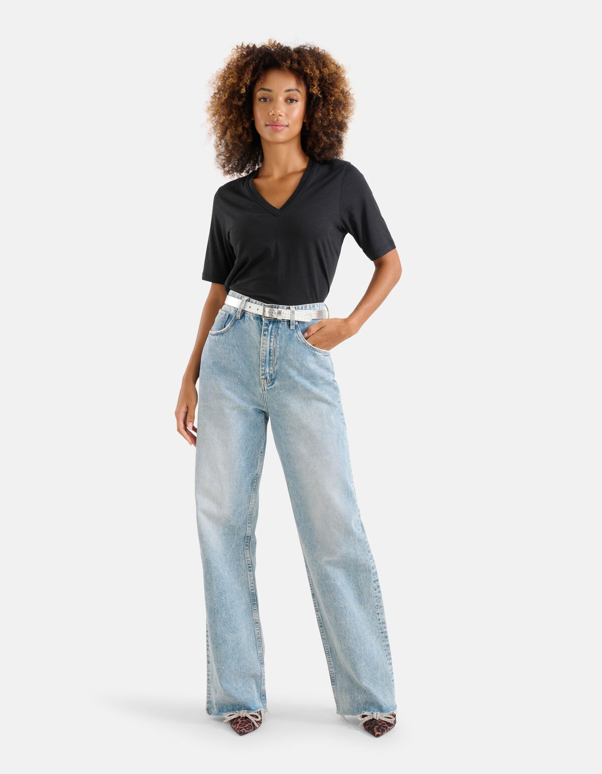 Basic-T-Shirt mit V-Ausschnitt Schwarz SHOEBY WOMEN