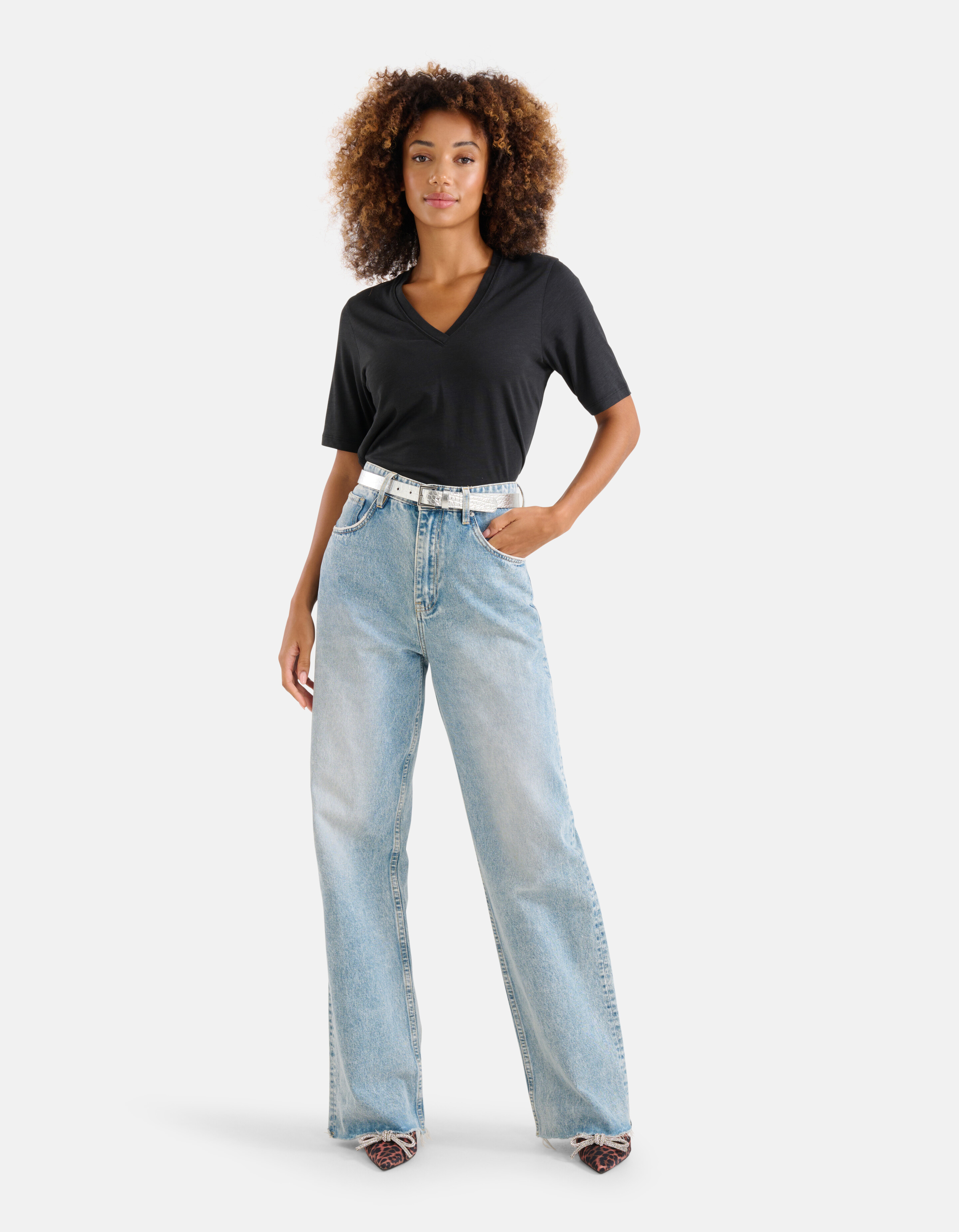 Basic-T-Shirt mit V-Ausschnitt Schwarz SHOEBY WOMEN