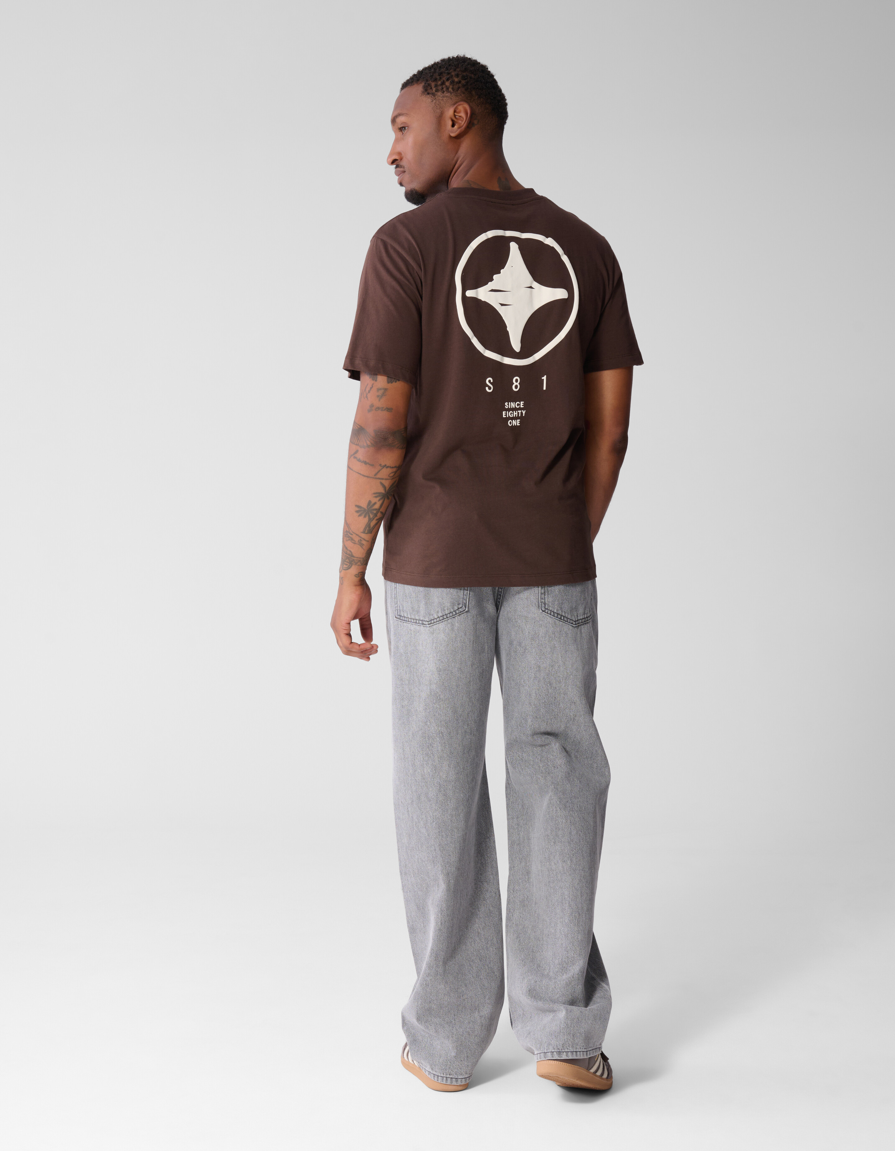 T-Shirt mit Scratched Artwork-Motiv Dunkelbraun SHOEBY MEN