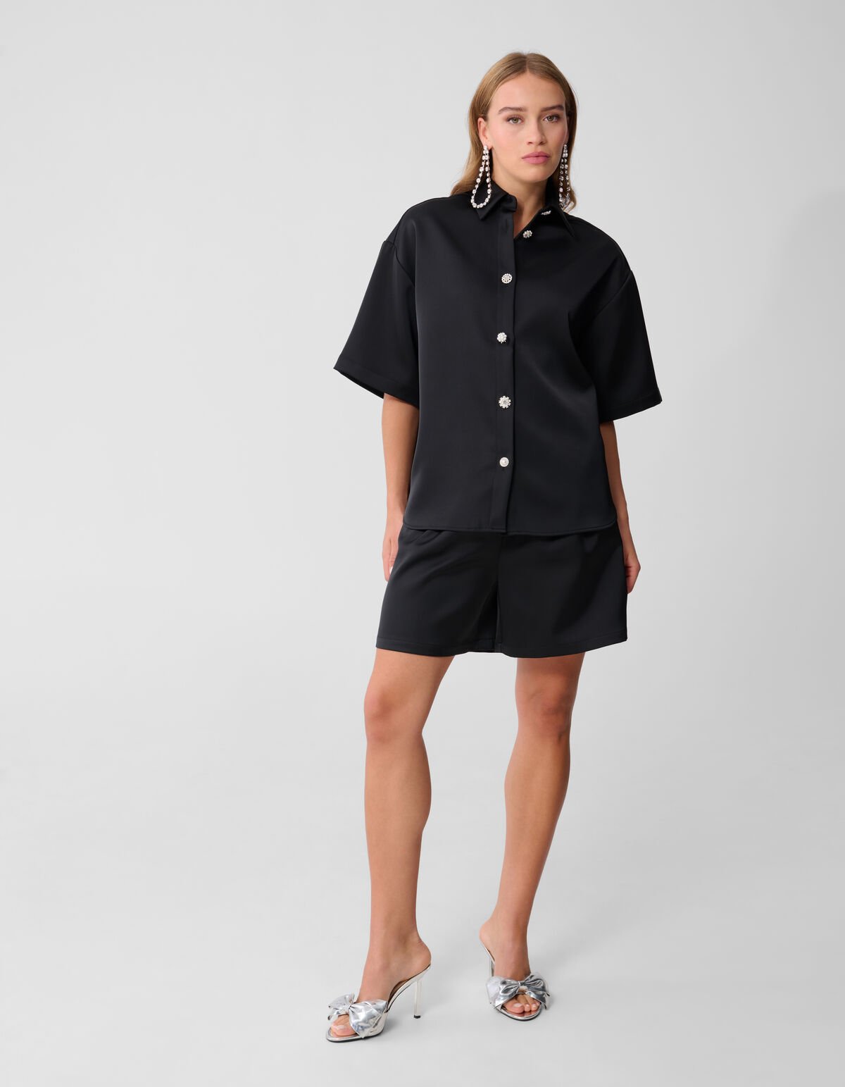 Übergroße Satinbluse Schwarz von Monica SHOEBY WOMEN