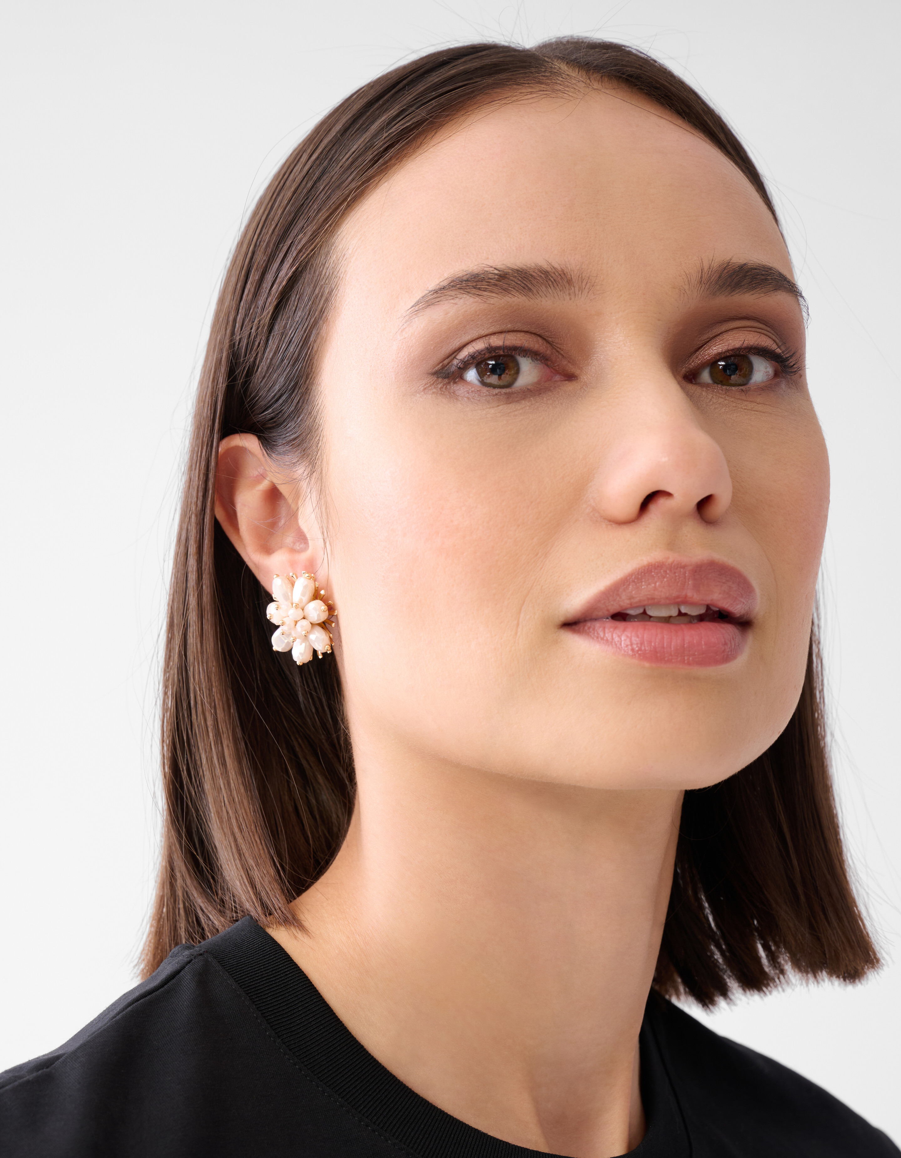 Perlenblumen-Ohrringe Off White SHOEBY ACCESSOIRES
