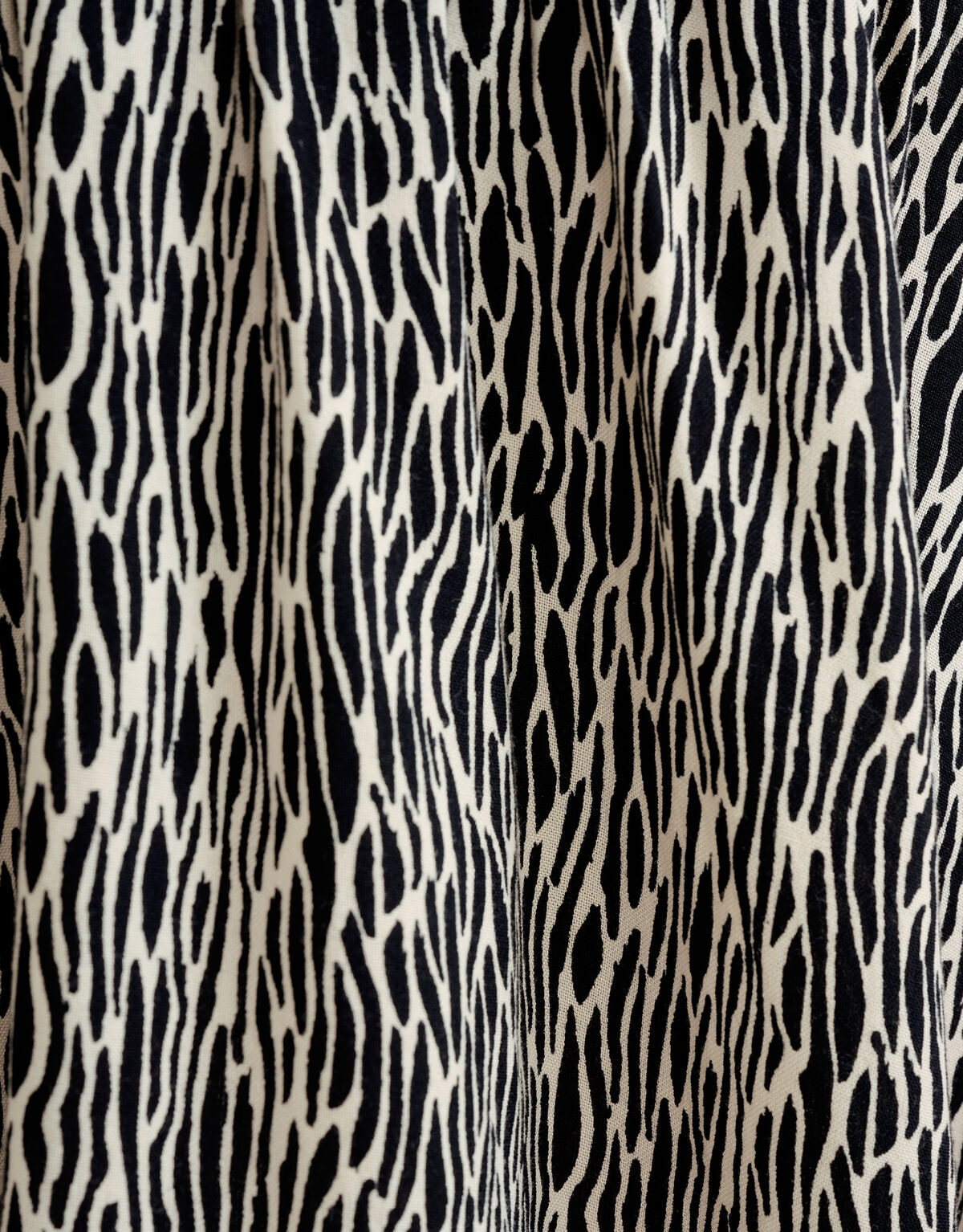 Gewelltes Streifenkleid Schwarz SHOEBY GIRLS