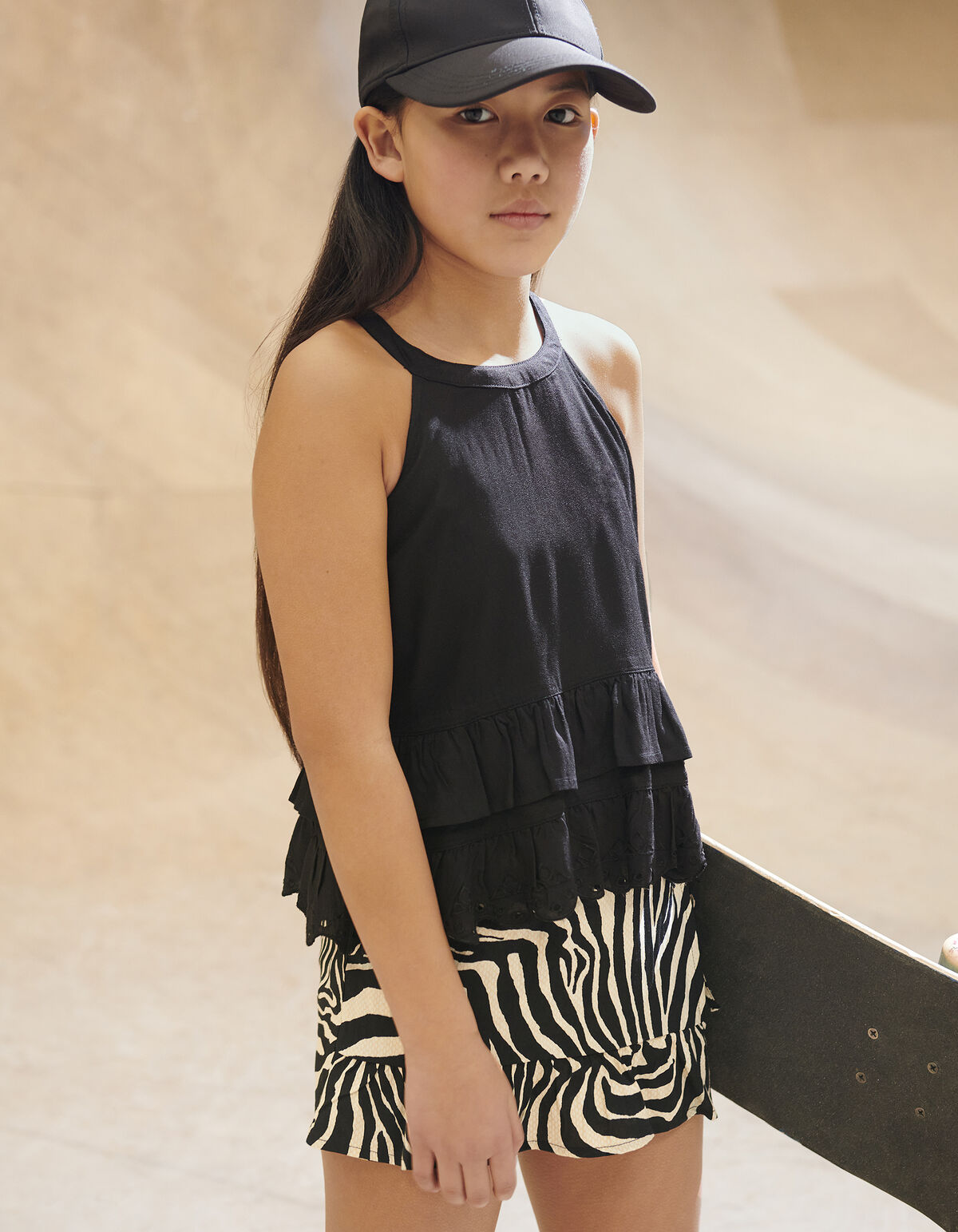 Besticktes Neckholder-Top Schwarz SHOEBY GIRLS