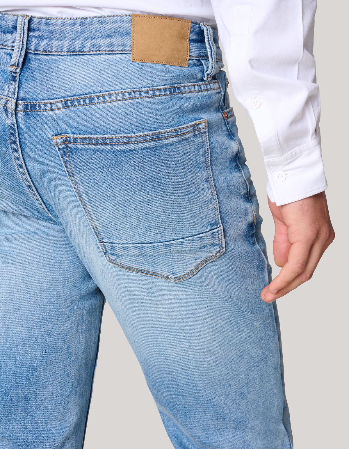 Straight Fit Light Jeans Gebleicht L32 SHOEBY MEN