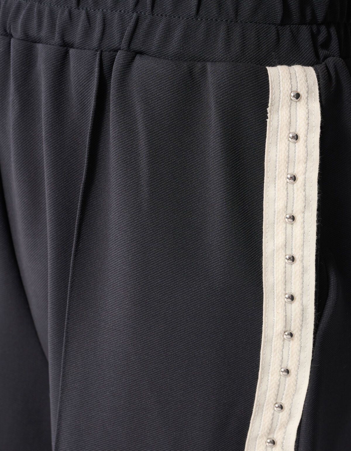 Dunkelgraue, mit Nieten besetzte Weite Hose SHOEBY GIRLS
