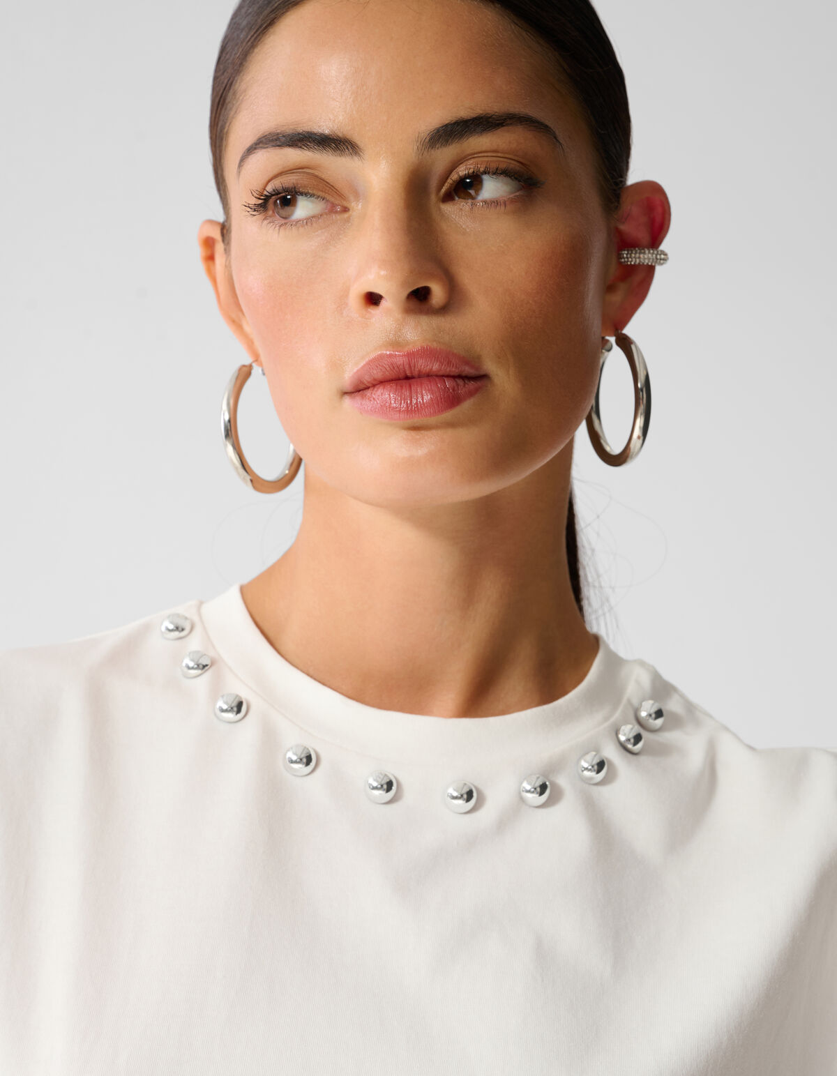 T-Shirt mit Nieten am Kragen Gebrochenes Wei&szlig; SHOEBY WOMEN