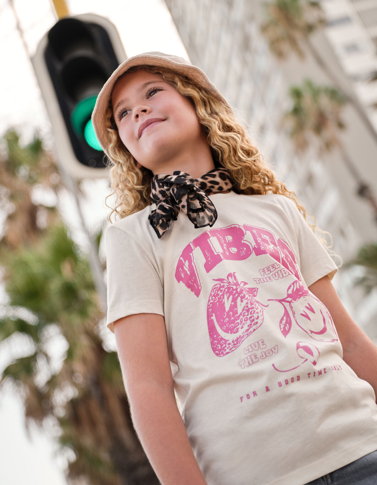 Vibes Artwork T-shirt Off White SHOEBY GIRLS