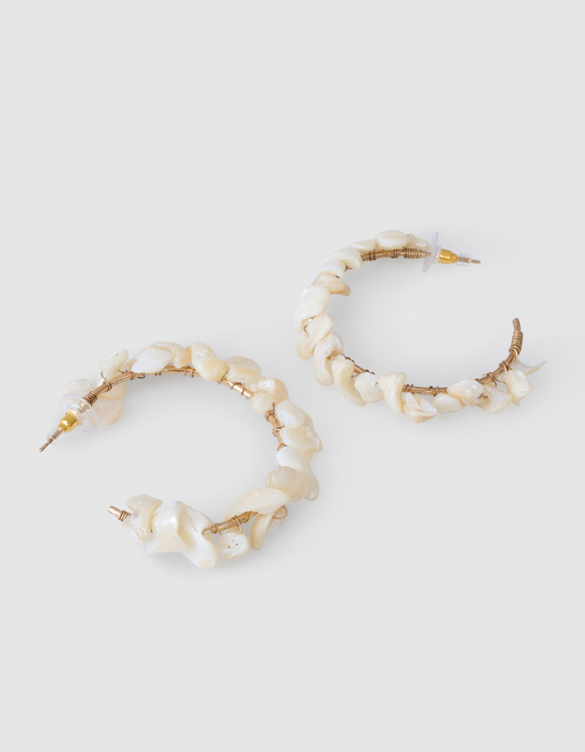 Muschel-Reifenohrringe Off White SHOEBY ACCESSOIRES