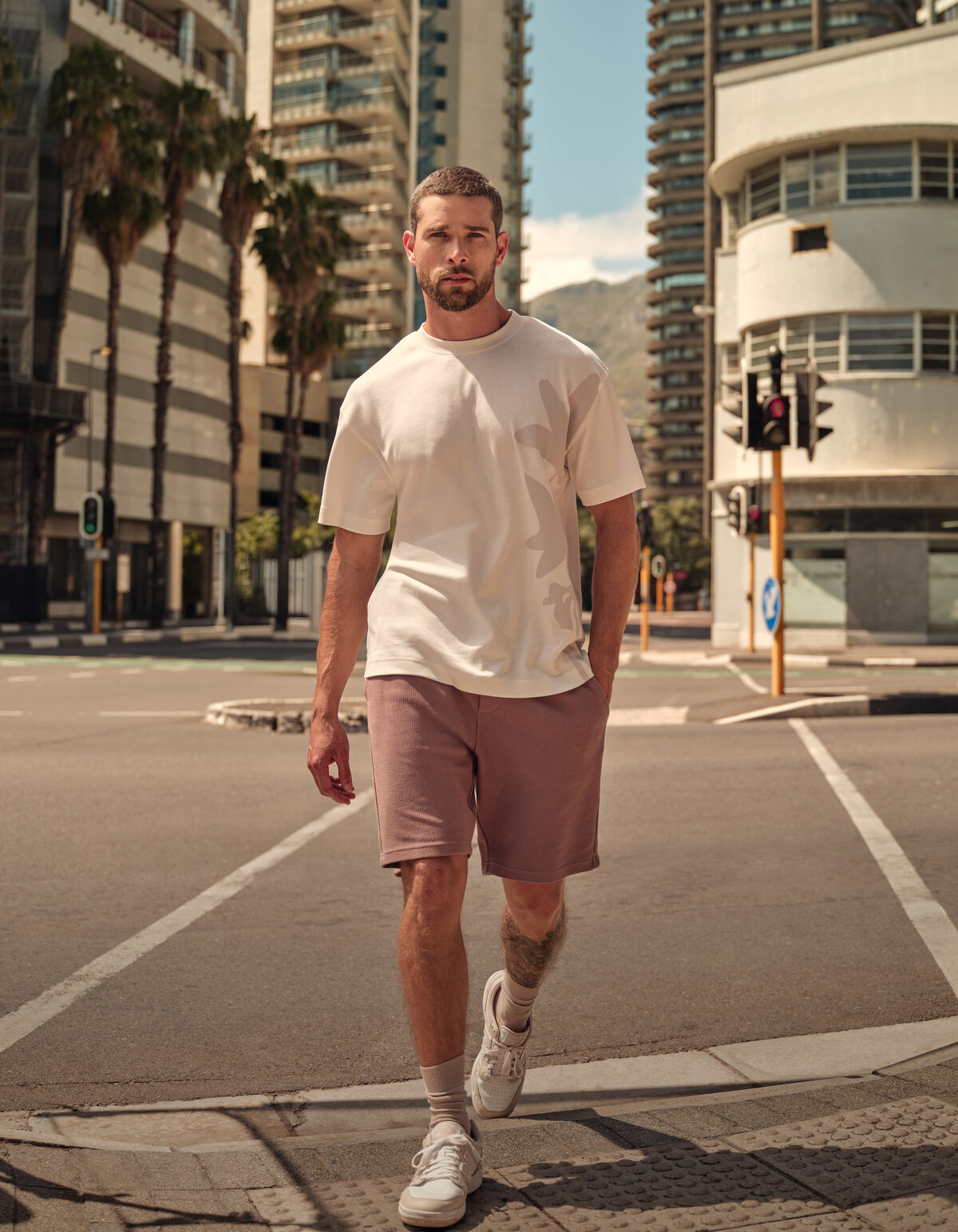 Blume Artwork T-shirt Off White SHOEBY MEN