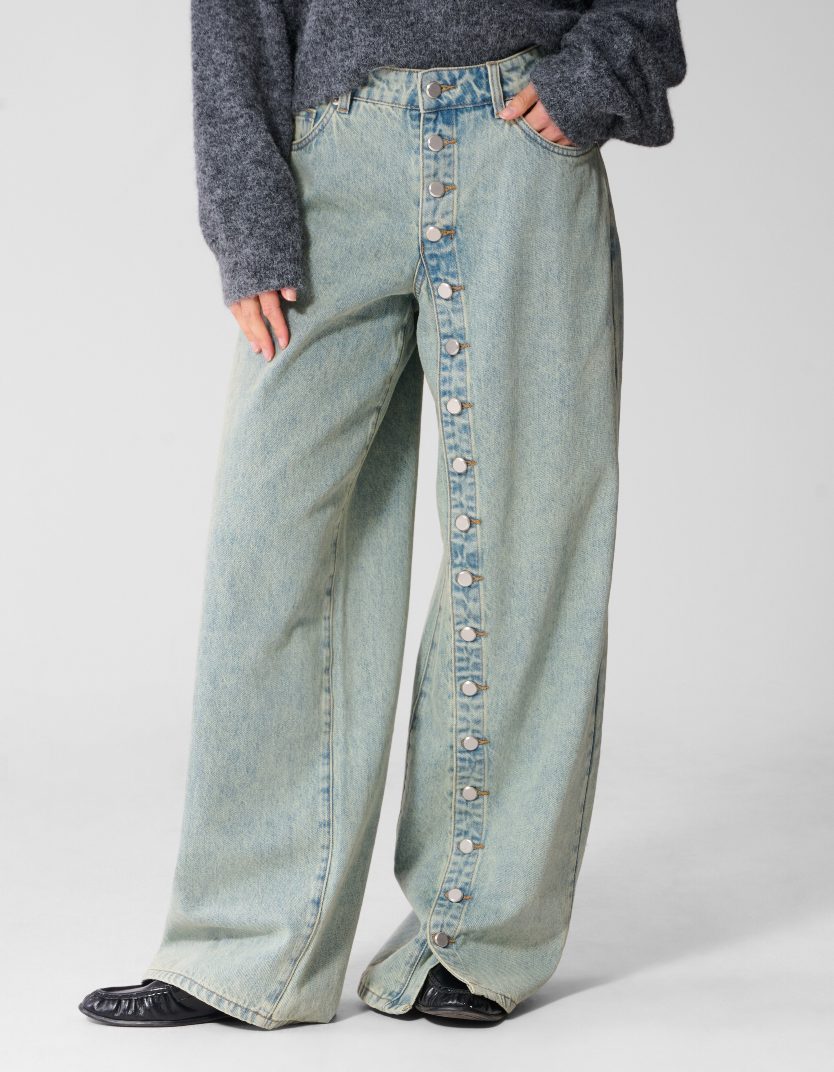 Wide Leg Jeans Mit Knopfverschluss Bleached SHOEBY WOMEN