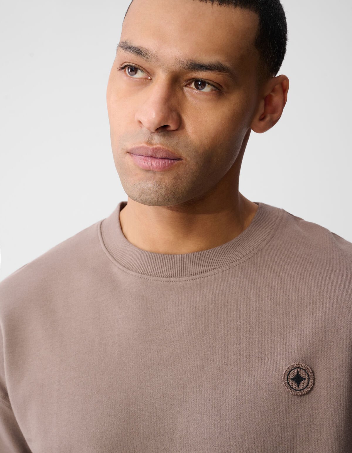 Stickabzeichen T-Shirt Hellbraun SHOEBY MEN