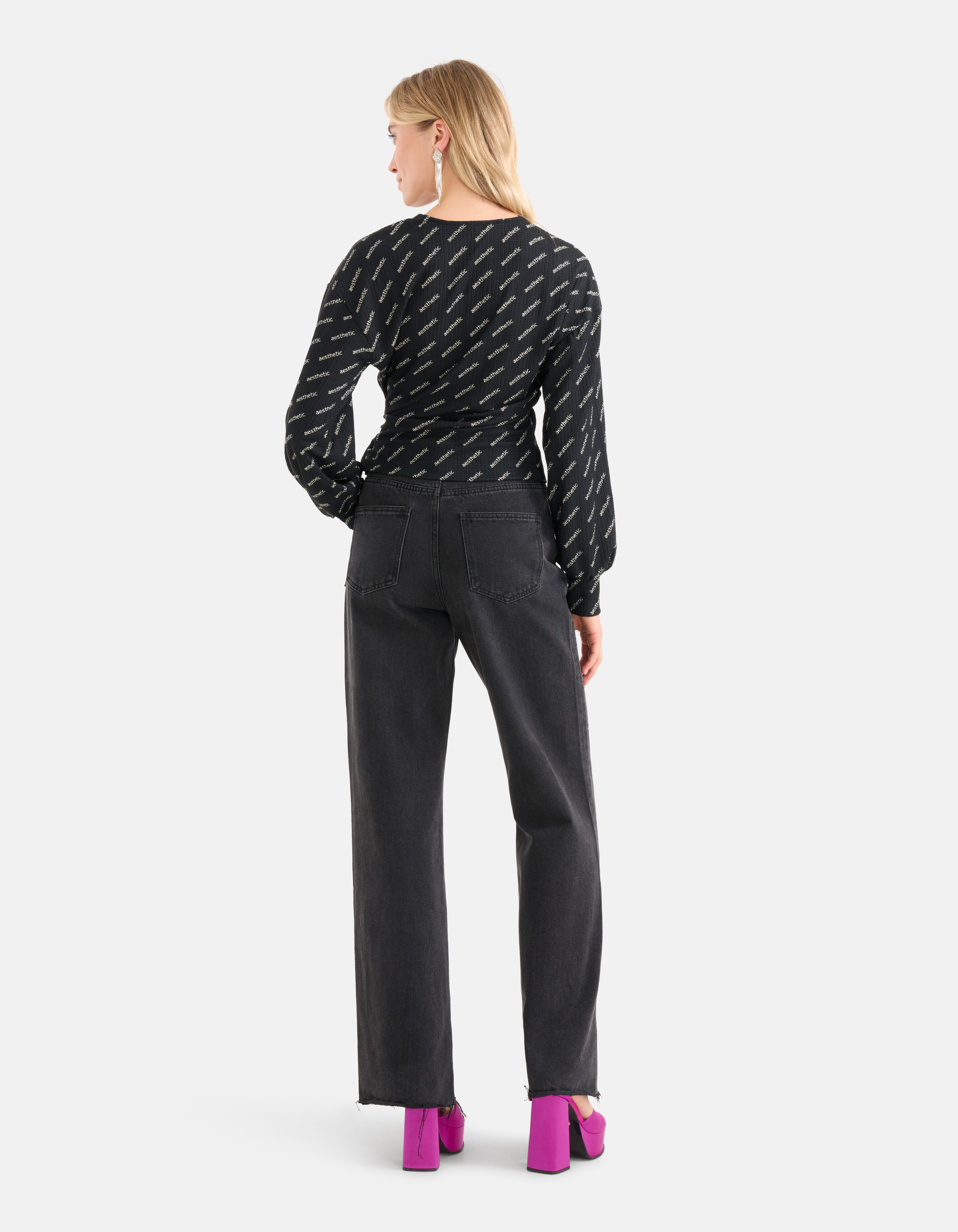 Crinkle Artwork Wrap Top Schwarz SHOEBY WOMEN