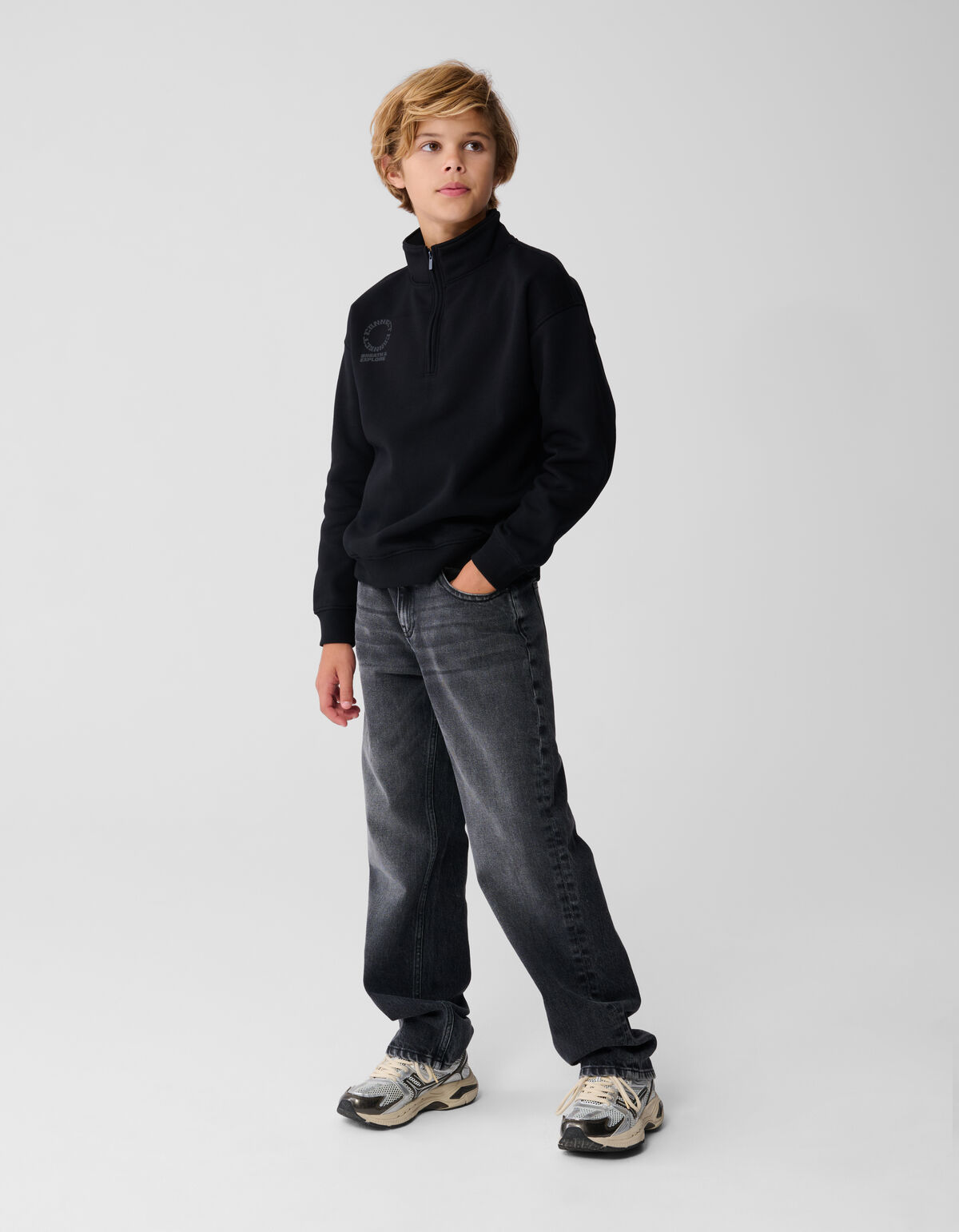 Schwarzer Pullover mit halbem Reißverschluss SHOEBY BOYS