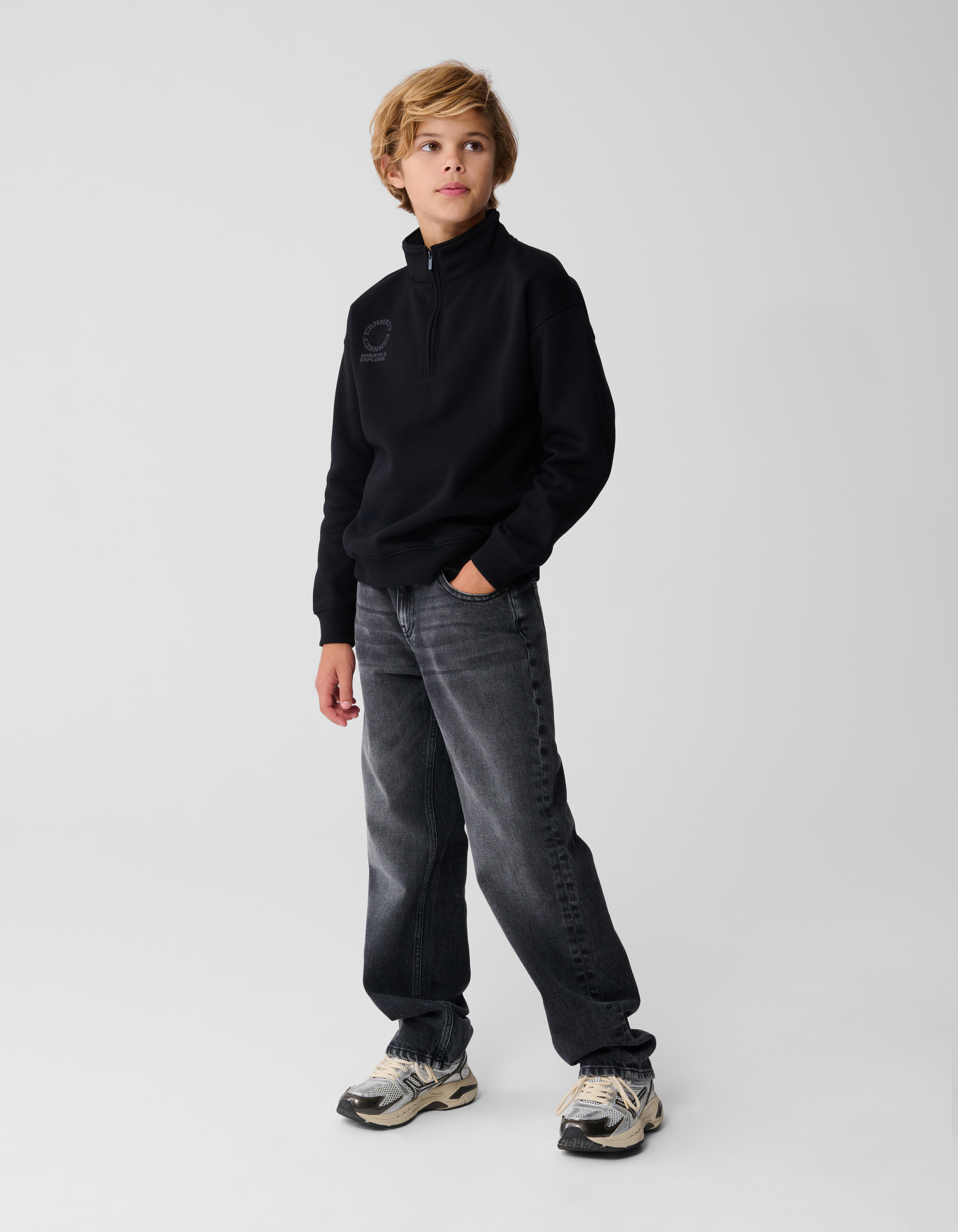 Schwarzer Pullover mit halbem Reißverschluss SHOEBY BOYS