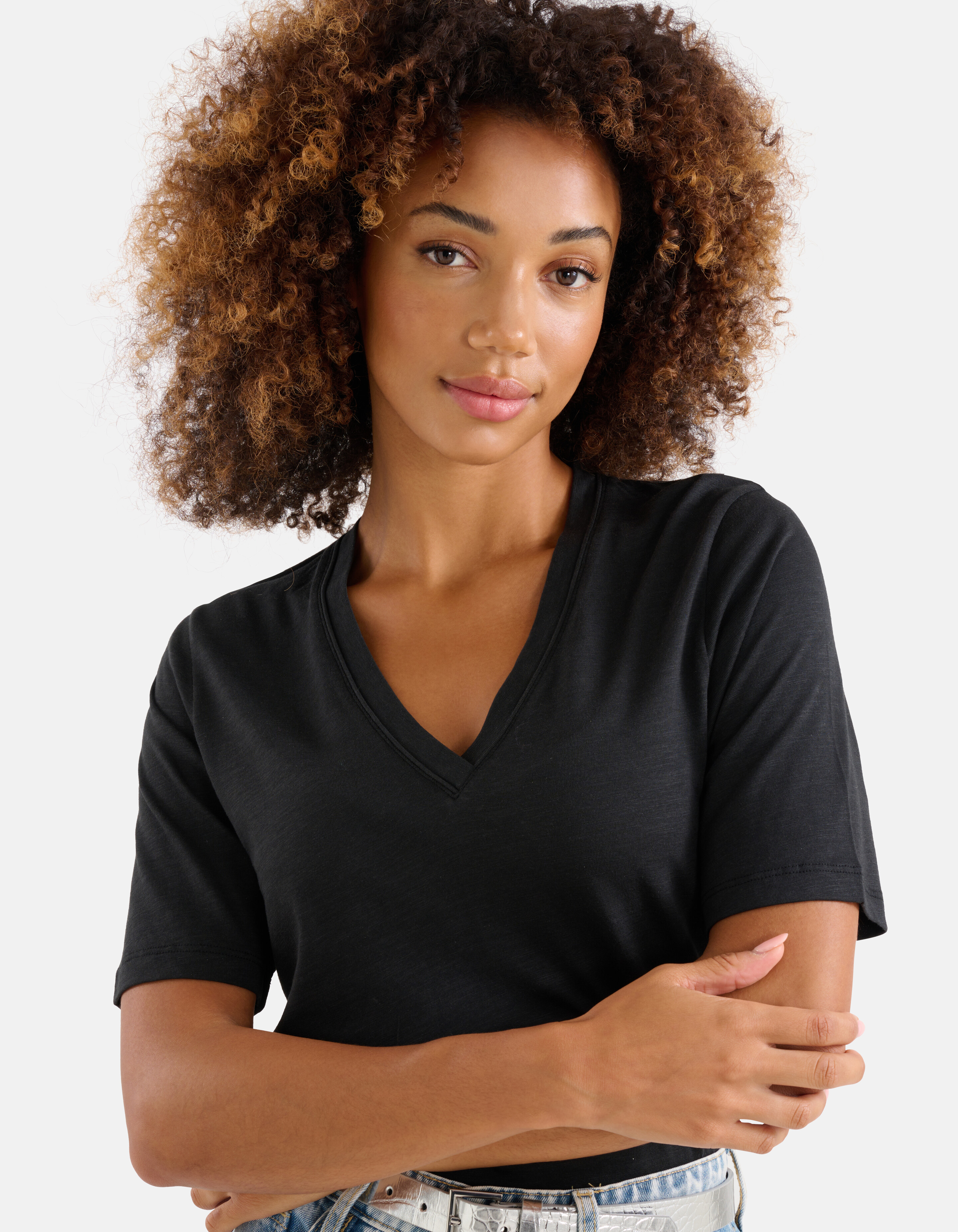 Basic-T-Shirt mit V-Ausschnitt Schwarz SHOEBY WOMEN