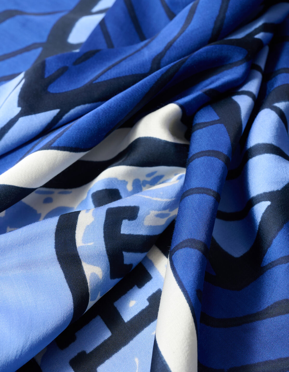 Grafischer Schal Blau SHOEBY ACCESSOIRES