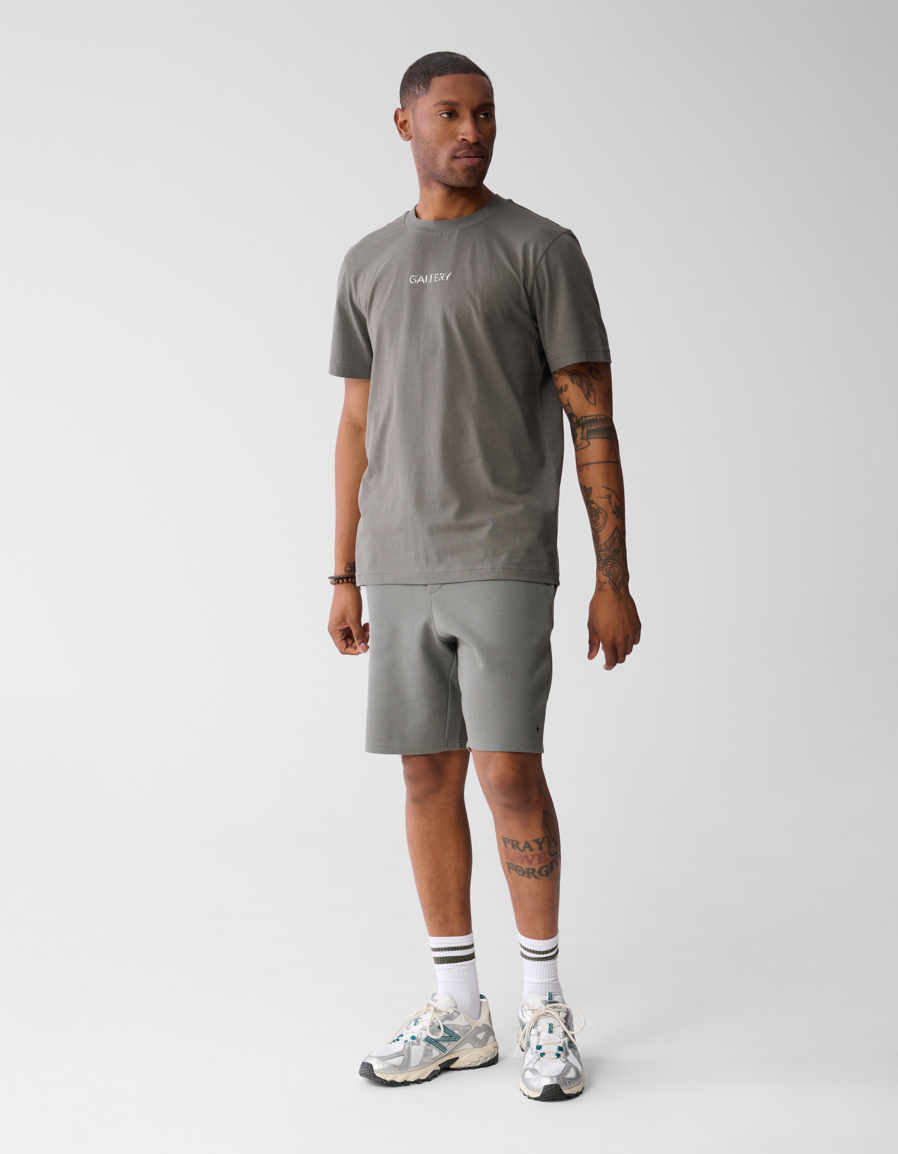 Mixed Text Artwork T-shirt Dunkelgrün SHOEBY MEN