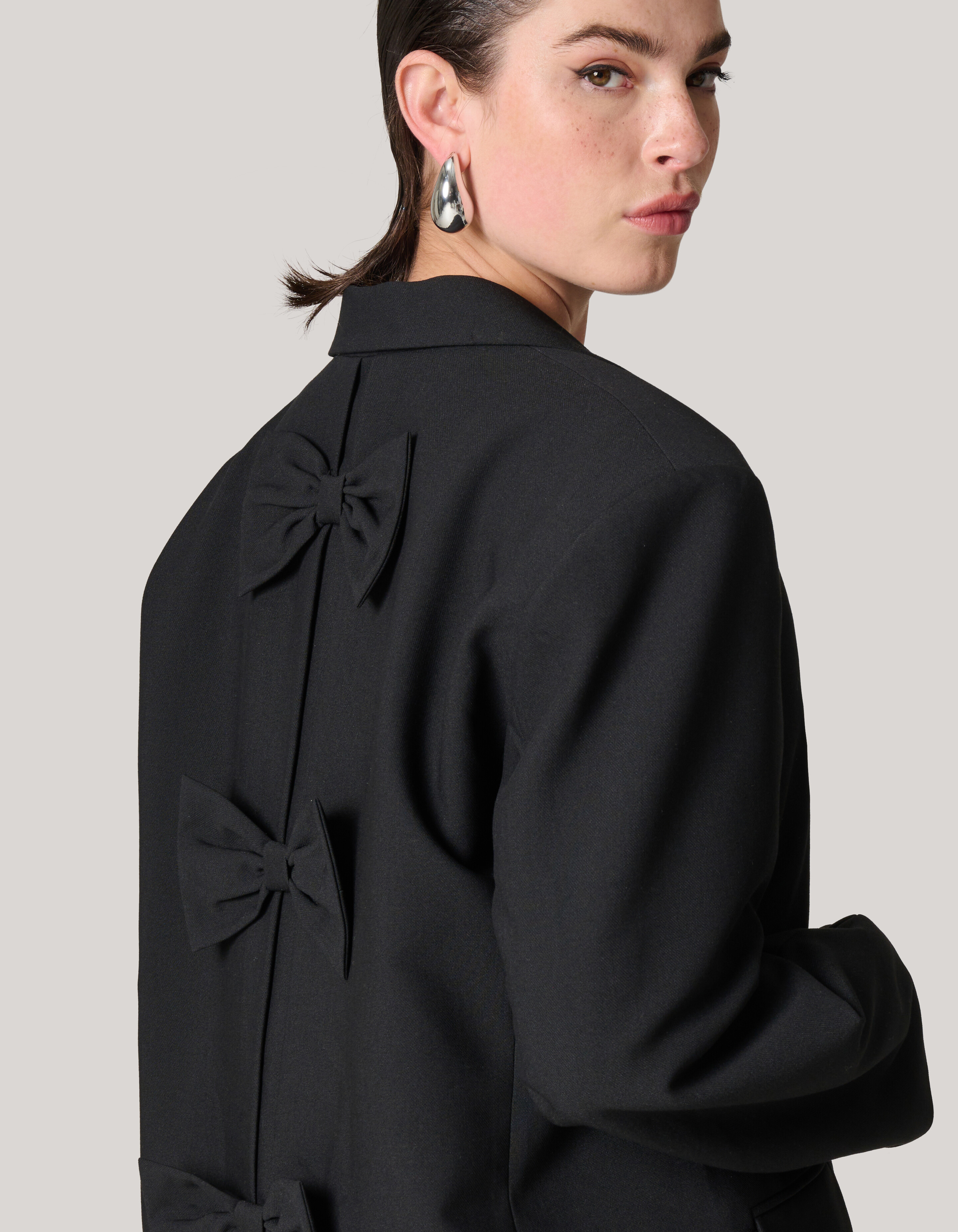Übergroßer Schleifenblazer Schwarz SHOEBY WOMEN