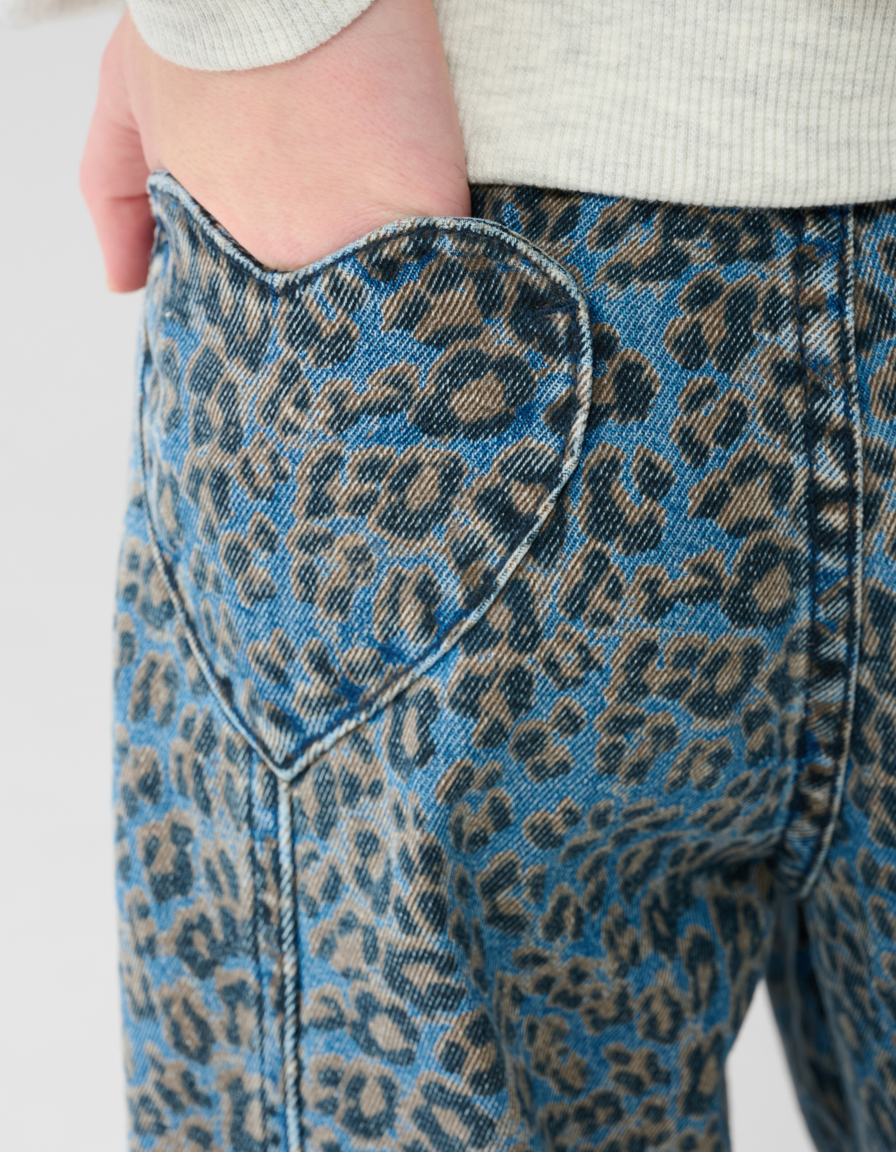 Leopard Barrel Fit Jeans Blau SHOEBY GIRLS
