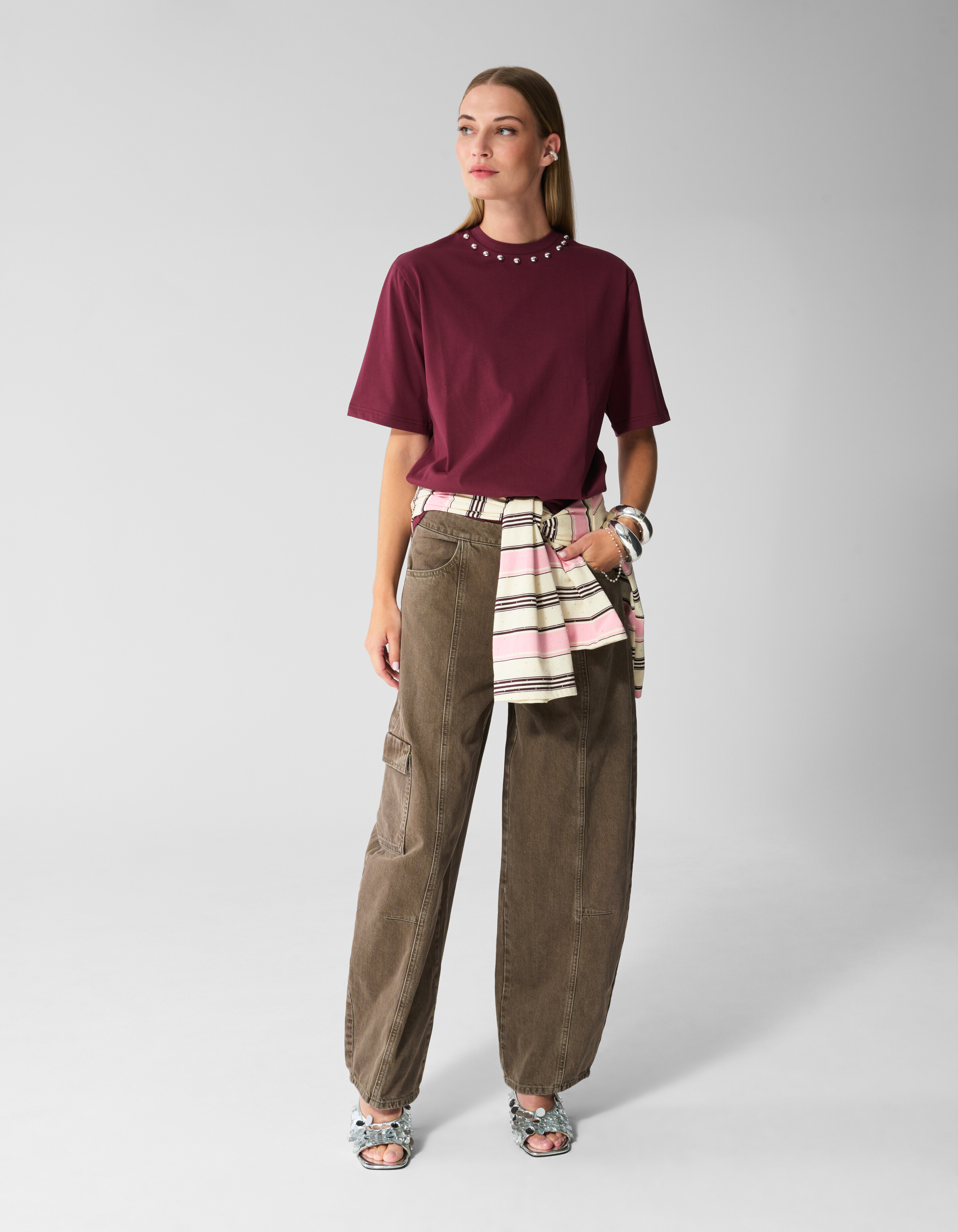 T-Shirt mit Nieten am Kragen Dunkelrot SHOEBY WOMEN