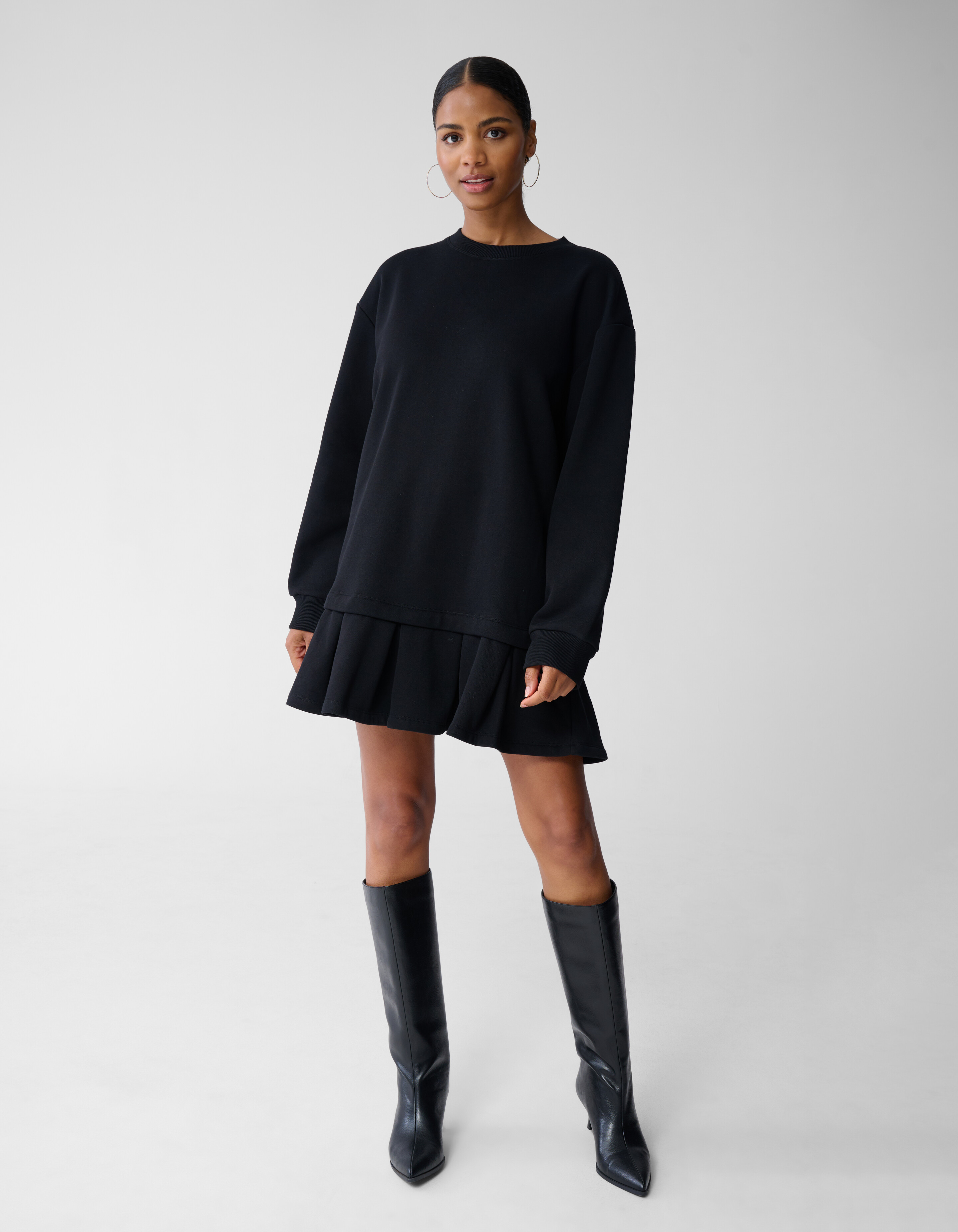 Oversized Sweatshirt-Kleid mit R&uuml;schen Schwarz SHOEBY WOMEN