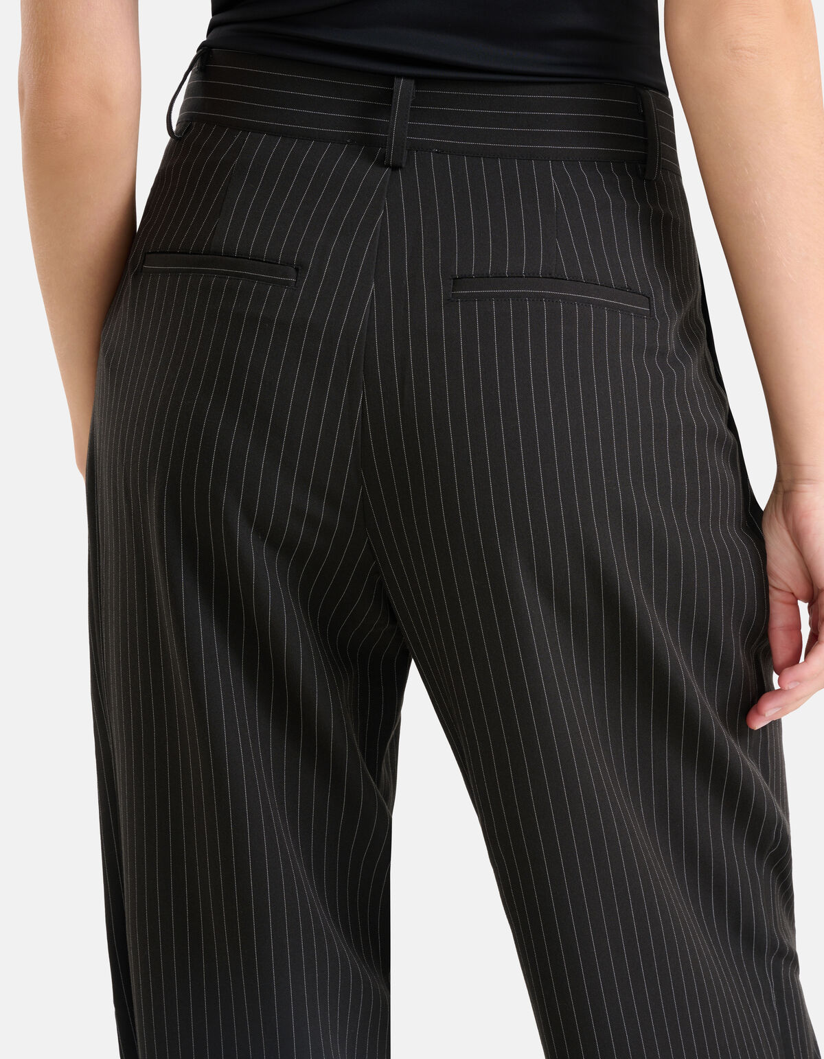 Nadelstreifen-Hose mit weitem Bein Schwarz SHOEBY WOMEN