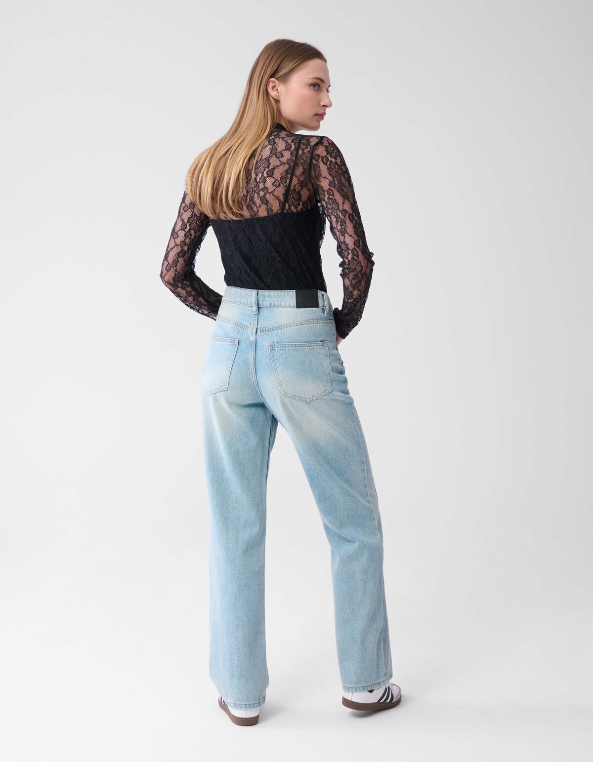 Wavy Straight Fit Jeans gebleicht SHOEBY WOMEN