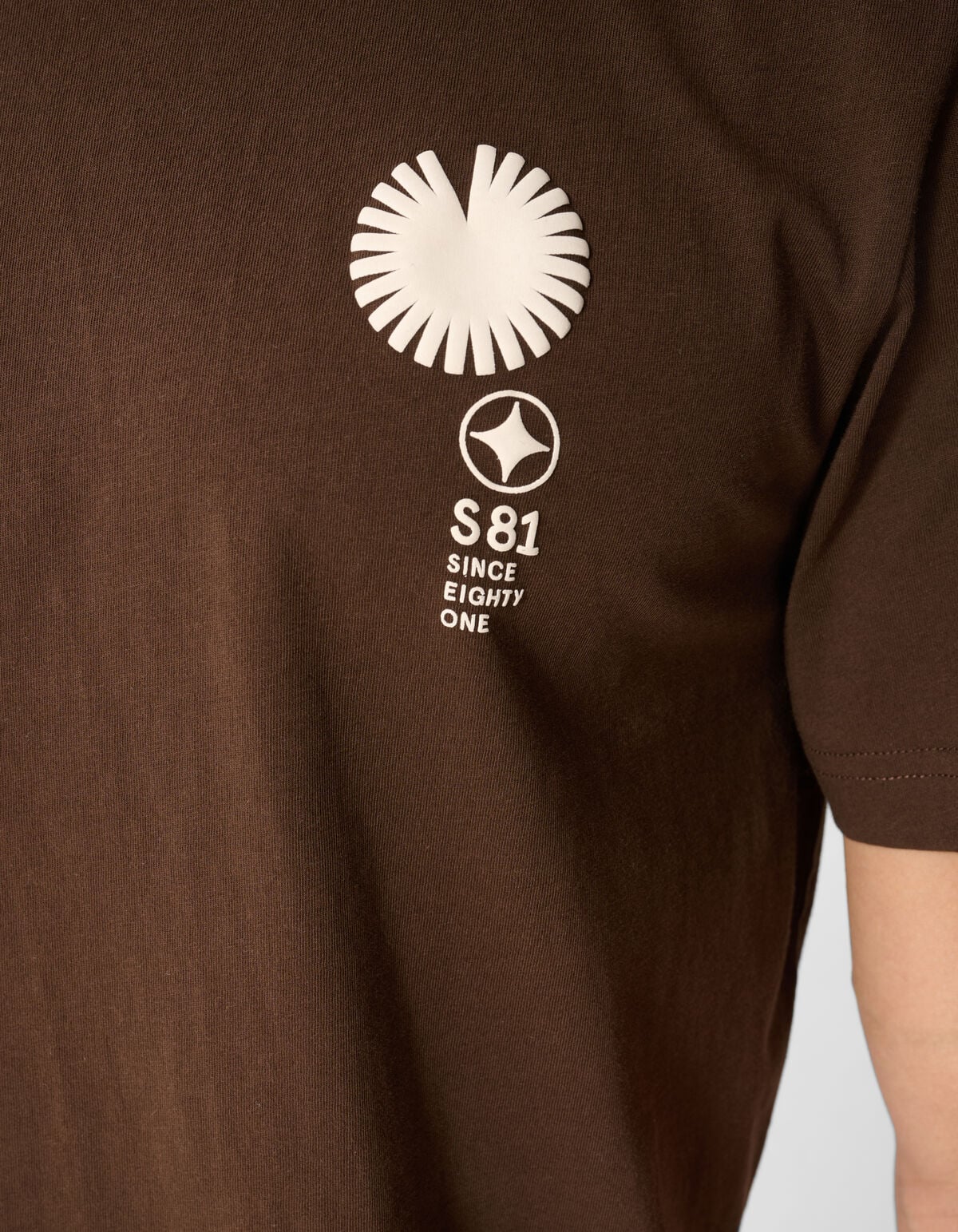 Radar Artwork T-Shirt Dunkelbraun SHOEBY MEN