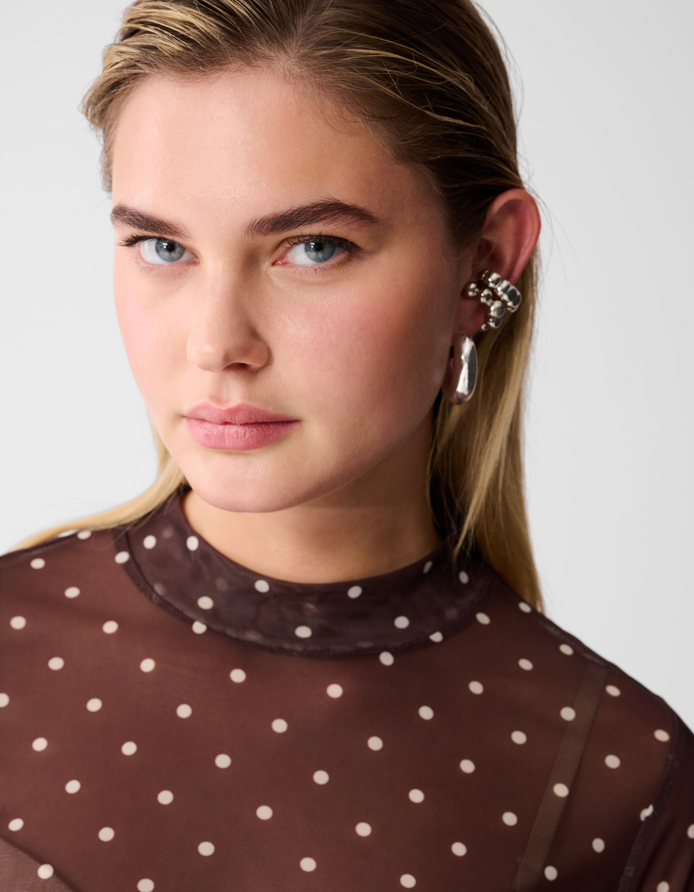 Dunkelbraunes Mesh-Dot-Top SHOEBY WOMEN