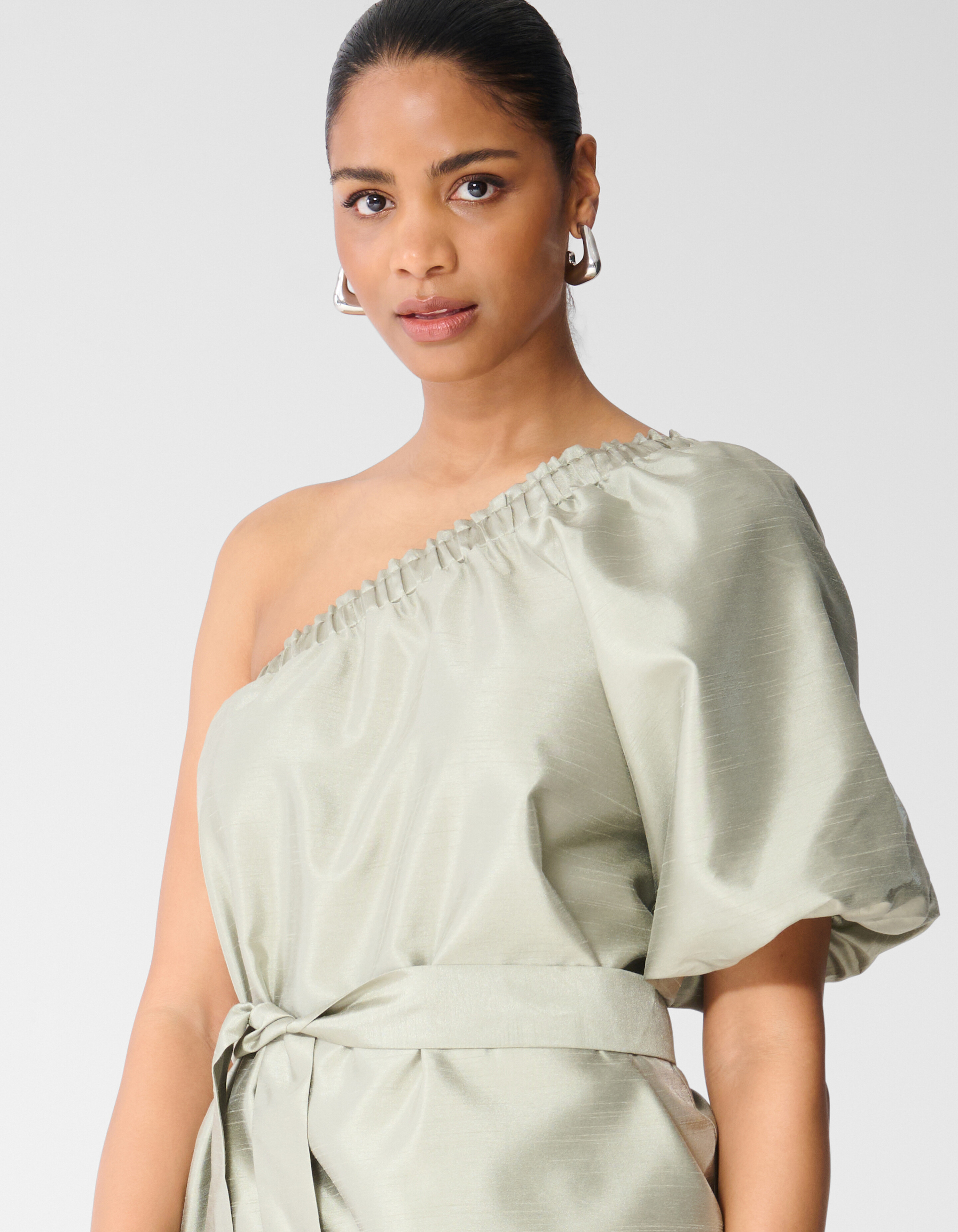 Gl&auml;nzendes One-Shoulder-Mini-Kleid Hellgr&uuml;n SHOEBY WOMEN
