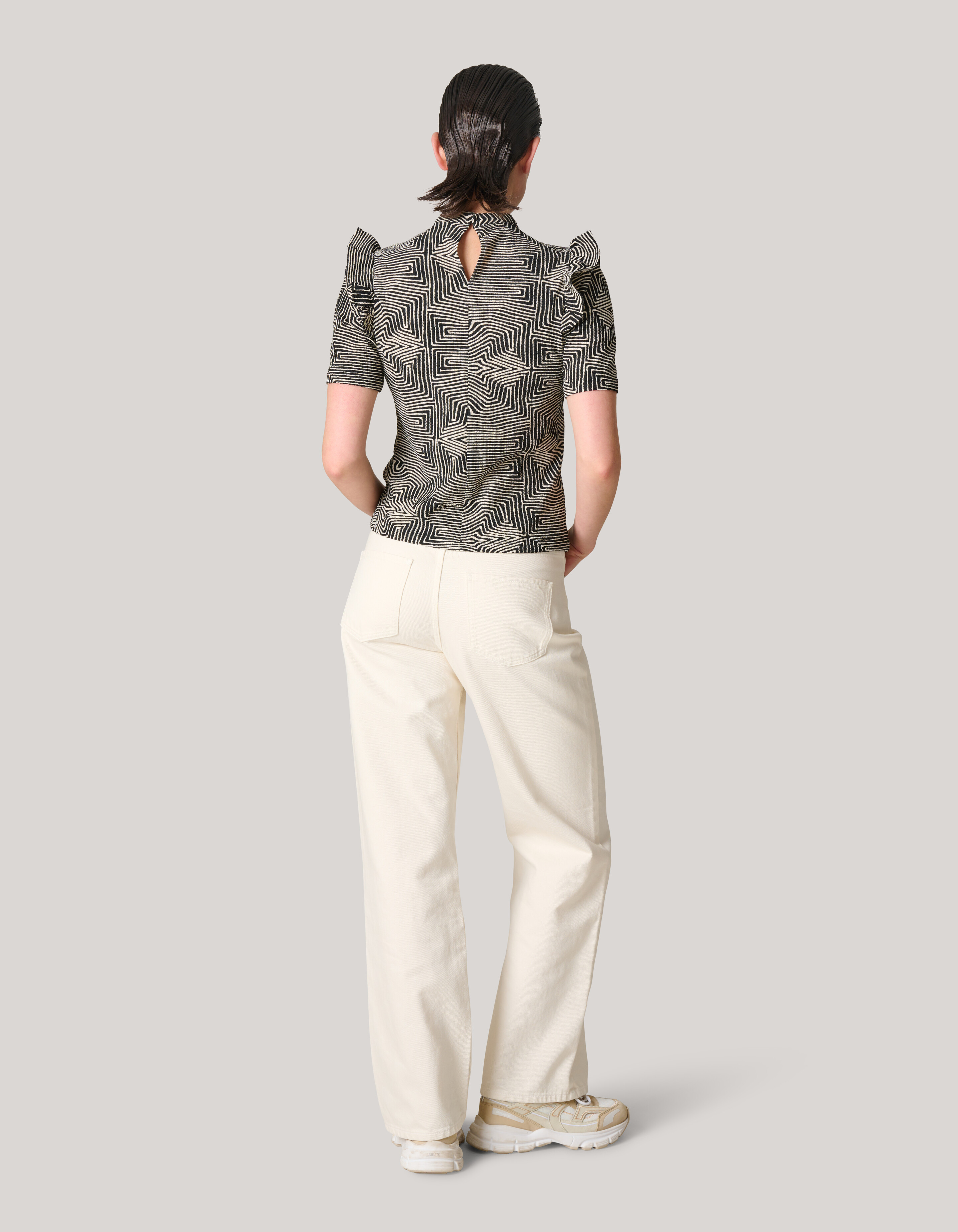Crinkle Ruffle Top Off White/Schwarz SHOEBY WOMEN