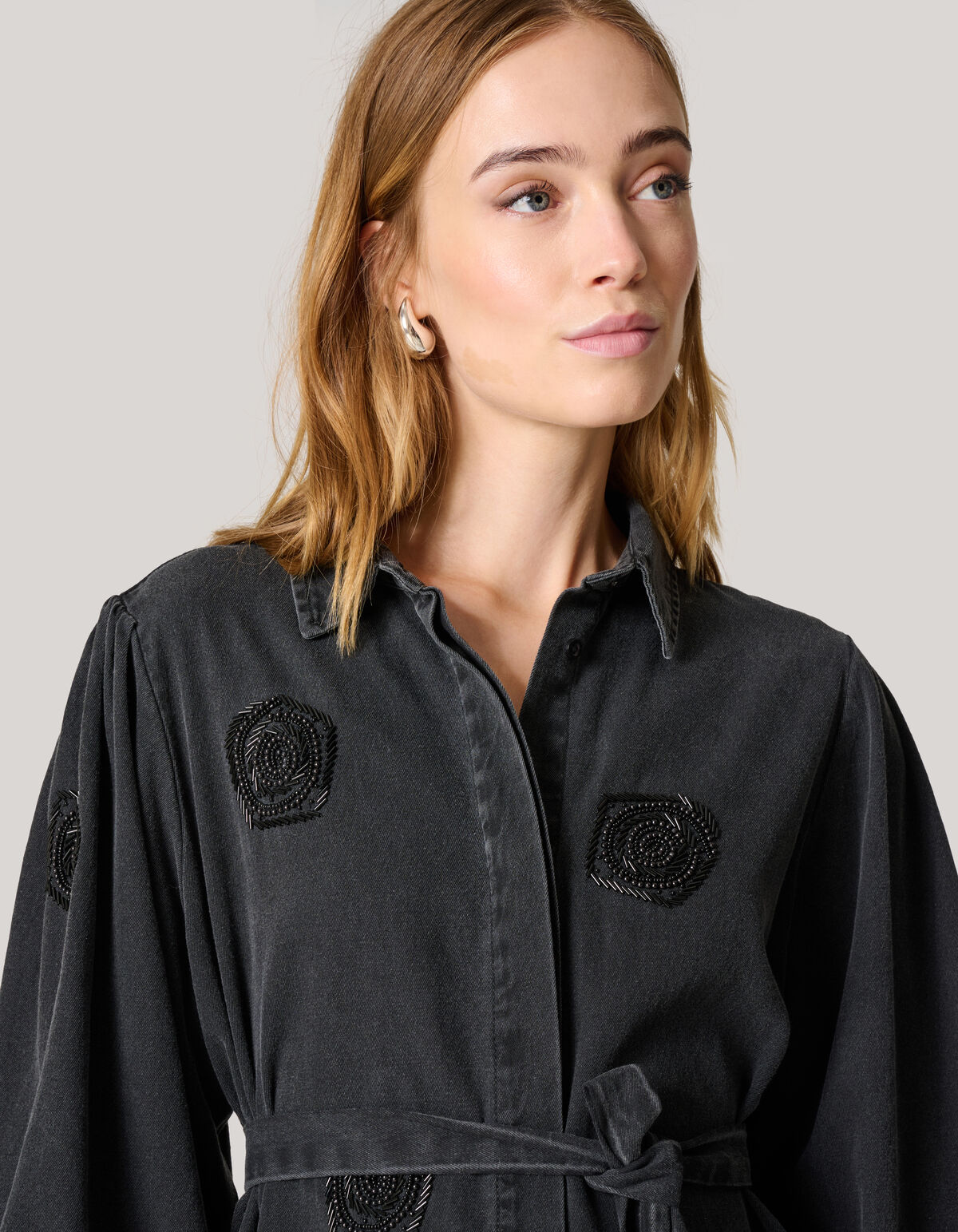 Perlenblumenbluse Dunkelgrau SHOEBY WOMEN