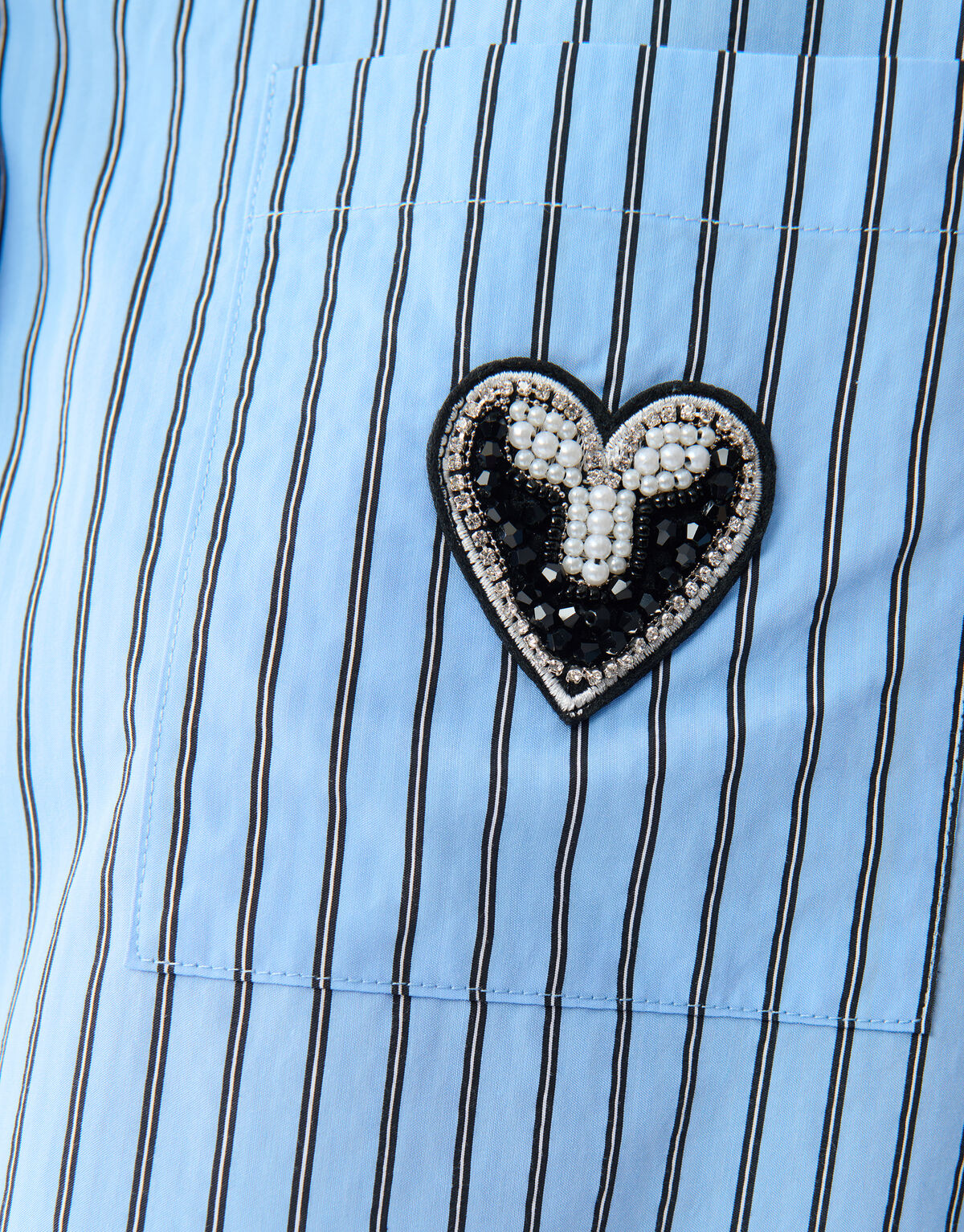 Gek&uuml;rzte Bluse mit Federn Hellblau SHOEBY WOMEN